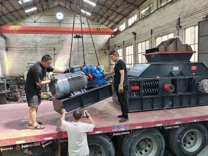 2PG1200x800型半自動液壓對輥破碎機(jī)發(fā)貨圖片