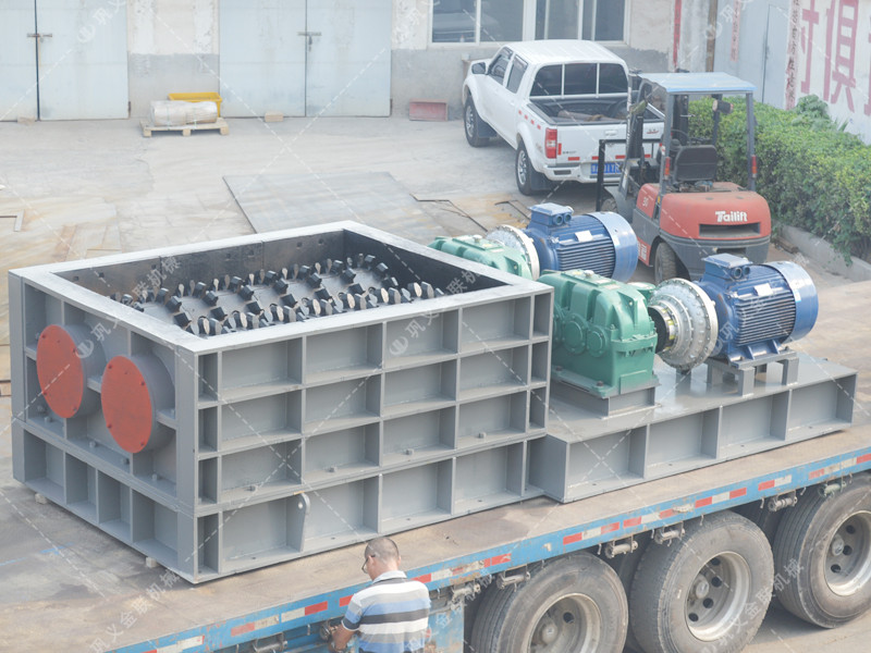 2PLF80/200強(qiáng)力分級雙齒輥破碎機(jī)發(fā)往山東淄博破碎煤炭