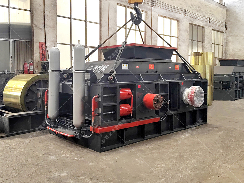 硅礦石對輥制砂機(jī)：180噸/時高效能，如何選擇實(shí)力廠家是關(guān)鍵