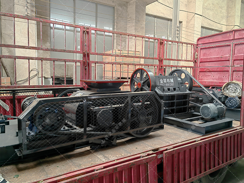 大塊煤矸石直接喂料會損壞設(shè)備？狼牙齒輥為何敢承諾'來者不拒'？