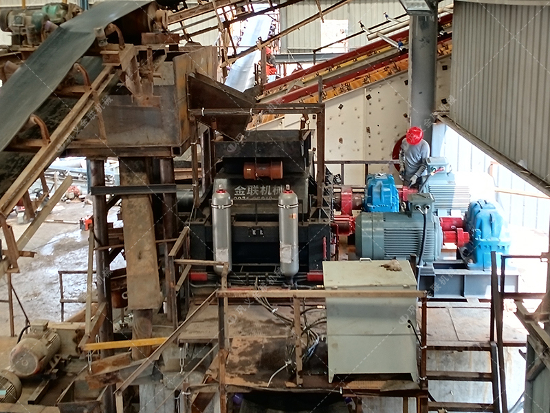 時(shí)產(chǎn)100噸和200噸的石灰石生產(chǎn)線，選擇的液壓對(duì)輥制砂機(jī)有何不同？